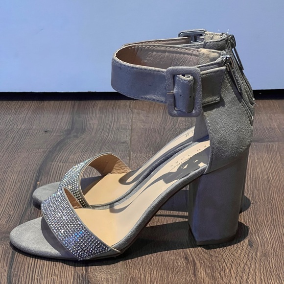 Grey block heels size 7 - Picture 2 of 5